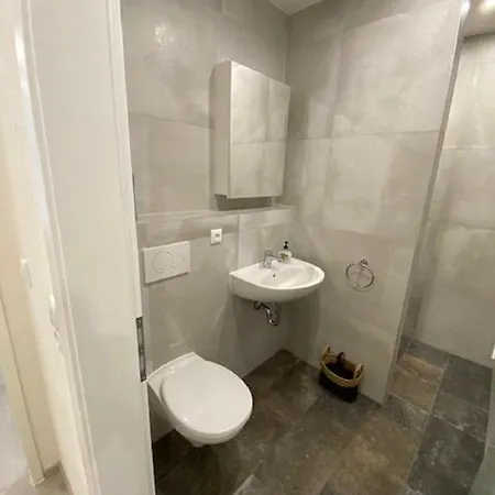 Ferber 28 Apartment *